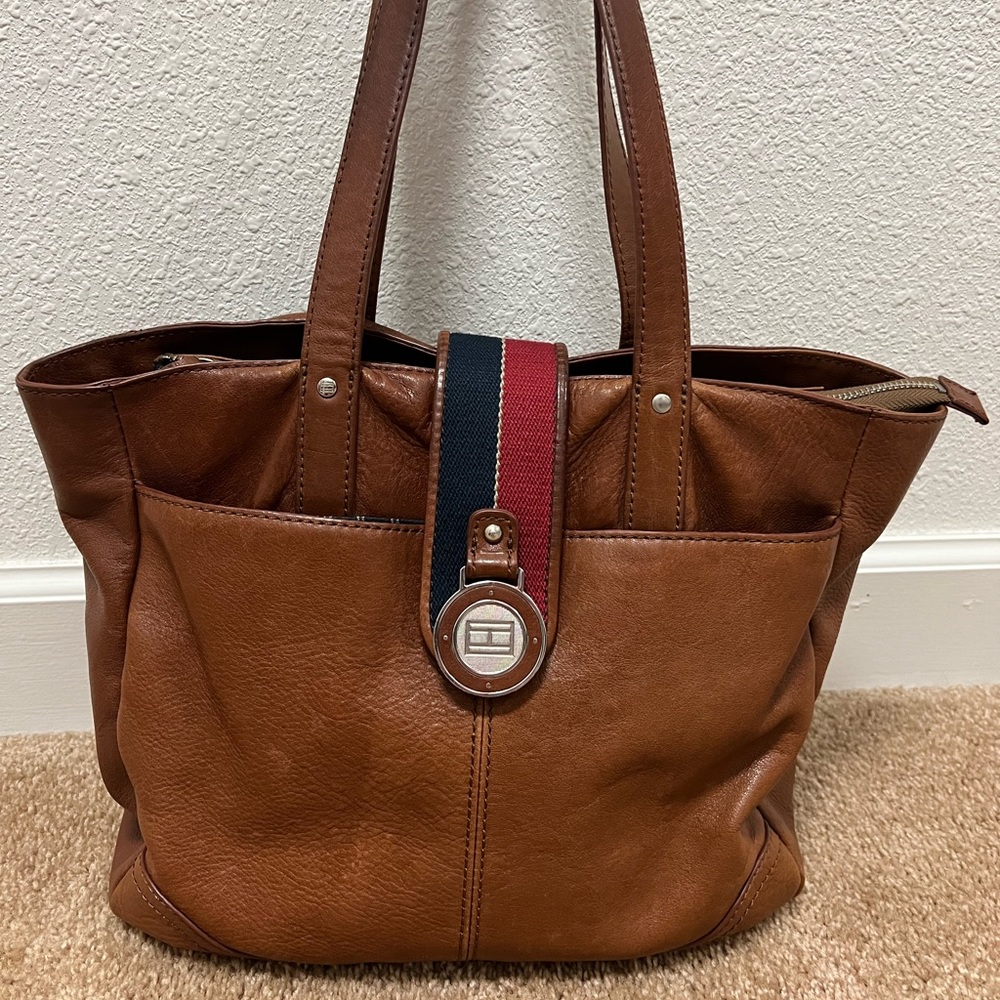 Genuine leather Tommy Hilfiger bag, brown color, good condition